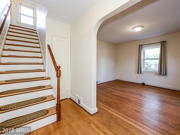 4th image of 843 Van Buren St