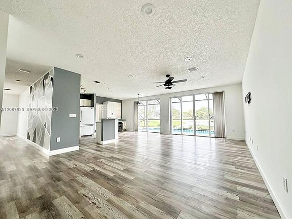 3rd image of 7647 Rockport Cir