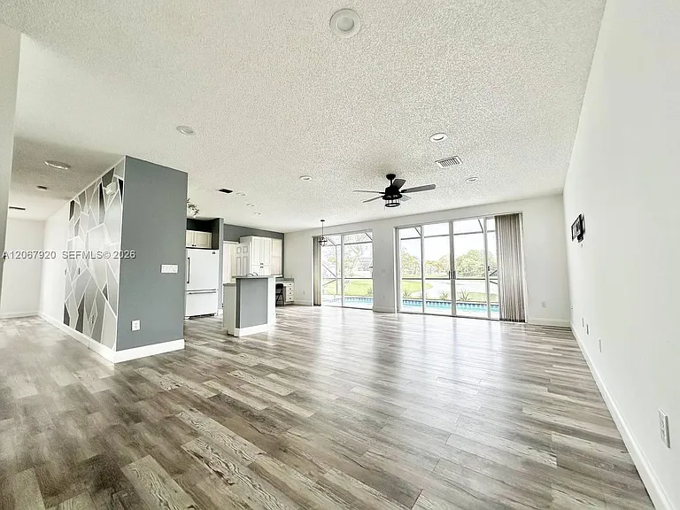 7647 Rockport Cir — Photo 3