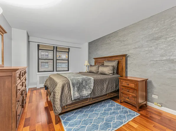 220 East 54th Street image 4 of 18