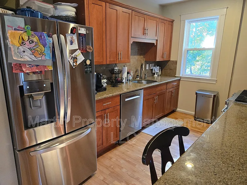 4 bed, 2.0 bath, 2208 sqft, $5,000 — Photo 3