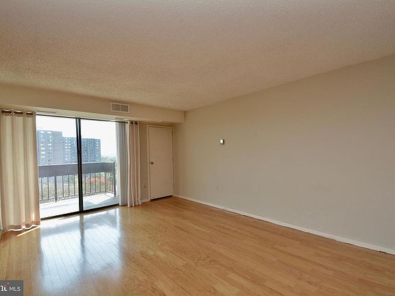 5th image of 5300 Holmes Run #909