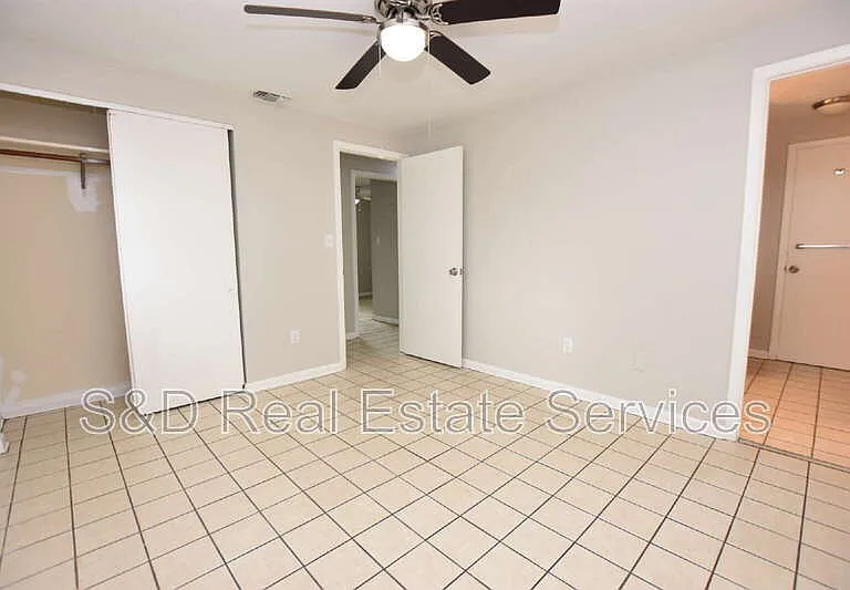 1424 Phyllis St — Photo 10