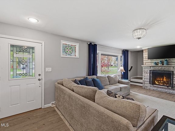 3rd image of 107 Ashdown Road