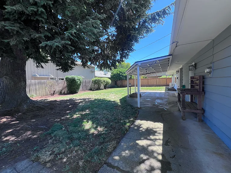 2585 Jasmine St — Photo 13