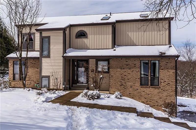 10221 Country Manor Ln photo 1
