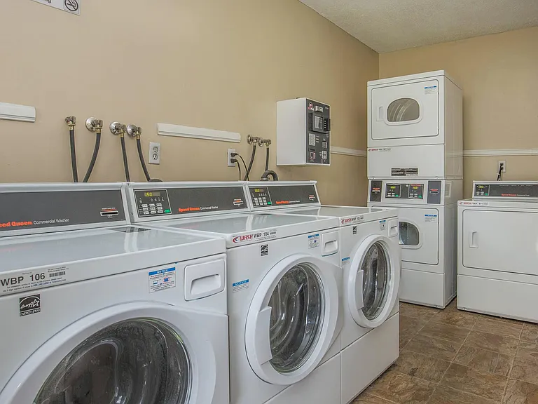 Glenwood Apartment Homes — Photo 9