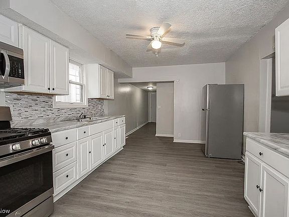 5th image of 1037 Washington Ave