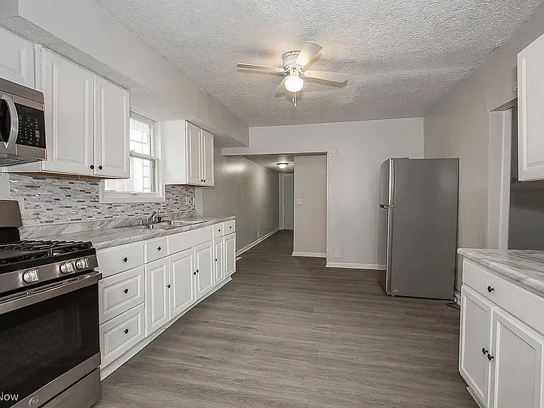 1037 Washington Ave — Photo 5