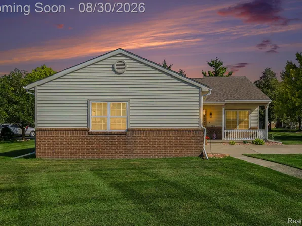 316 Pagels Ct, Grand Blanc, MI 48439