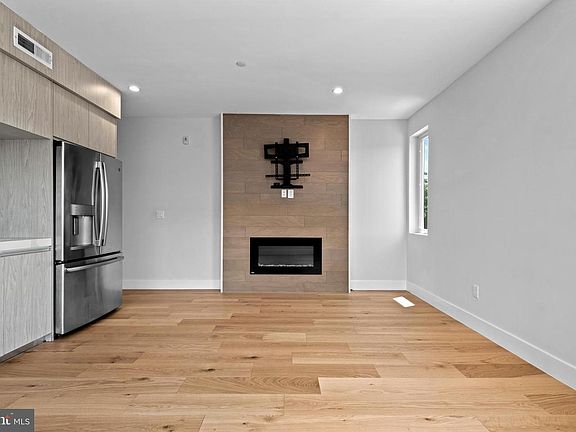 5th image of 1405 Frankford 21 Ave #311