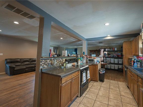3rd image of 216 Main St