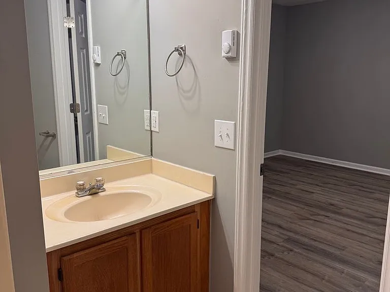 747-749 S Lake Dr — Photo 11