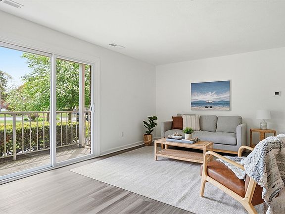 5th image of 10 Kingswood Dr #13