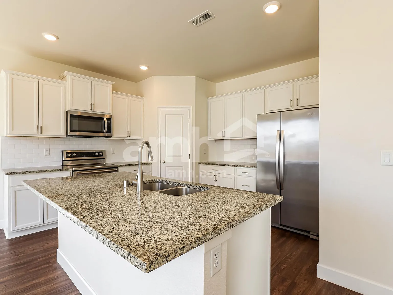 4 bed, 2.5 bath, 1908 sqft, $3,165 — Photo 4