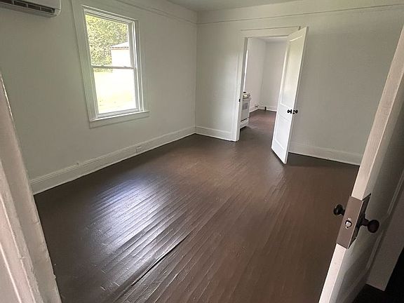 5th image of 372 & 374 Chatelaine Ave
