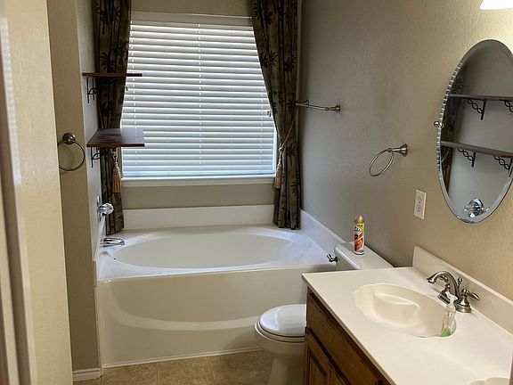 5th image of 408 Shadow Grass Ave