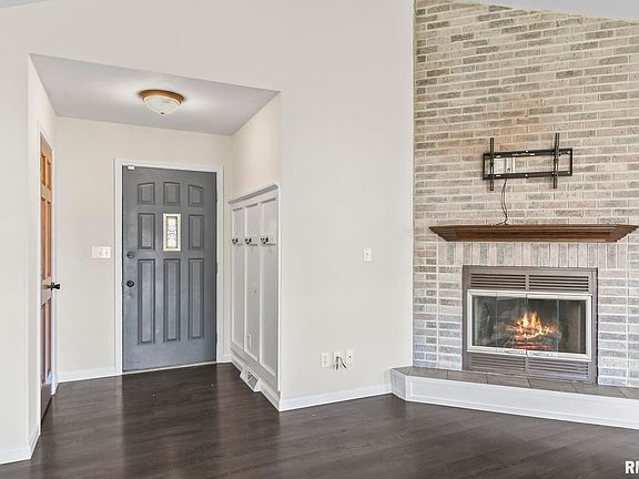 4th image of 525 Cumberland Dr