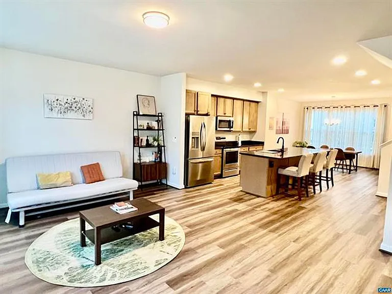2209 Swallowtail Ln — Photo 3
