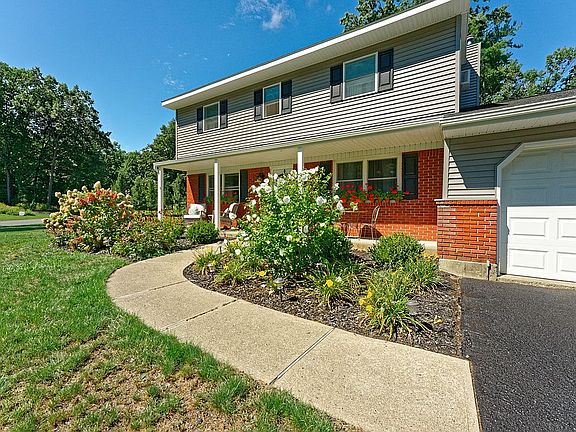4th image of 25 Pebble Beach Dr