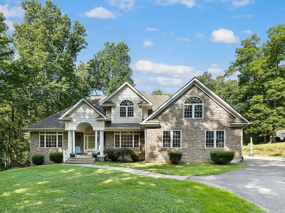 1st image of 17 Old Banks Dr