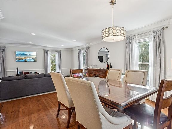 4th image of 206 Buford Rd