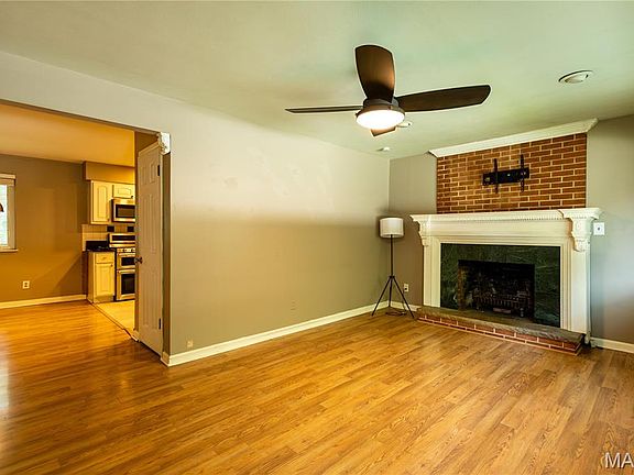 3rd image of 2035 Valmont Dr