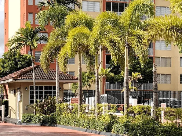 1700 NE 191st St APT 210, Miami, FL 33179