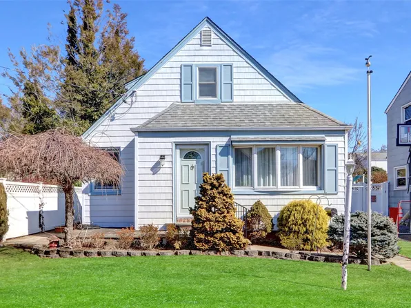 156 White Road, Mineola, NY 11501