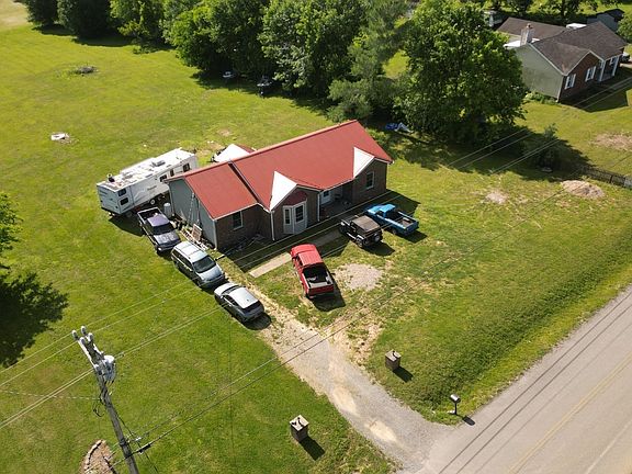 4th image of 4009 Sawmill Rd