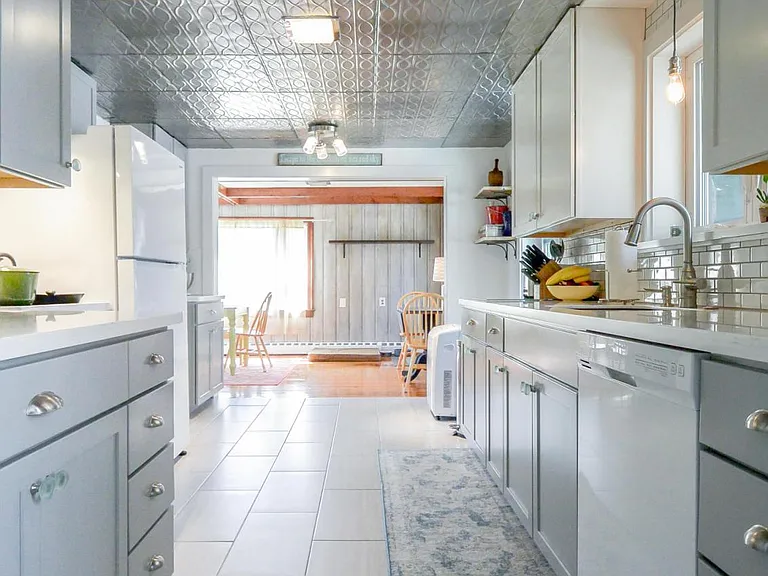 2 Sunset Dr — Photo 2