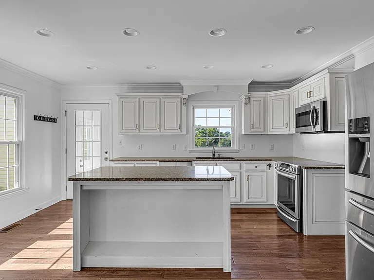4861 Bethesda Rd — Photo 17