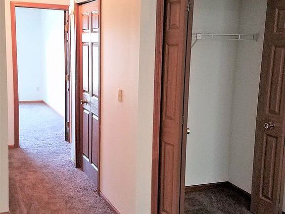 5th image of 3927 Long Dr APT B