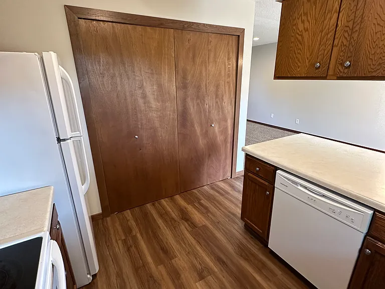 404 Whispering Ln — Photo 17
