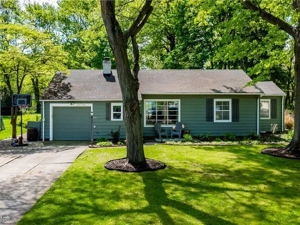 21711 Mastick Rd, Fairview Park, OH 44126