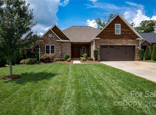 1482 Kensington Park Ct, Hickory, NC 28602