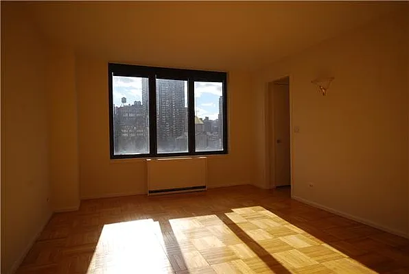 Rented by Lucien Perry | media 28