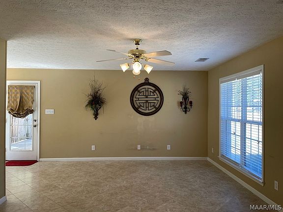 4th image of 810 Joan Ln