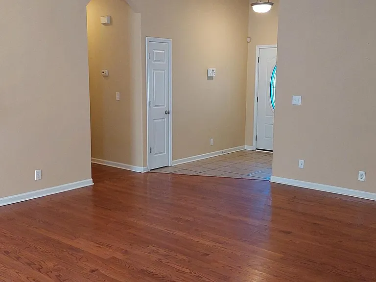2869 Brewster Dr — Photo 7