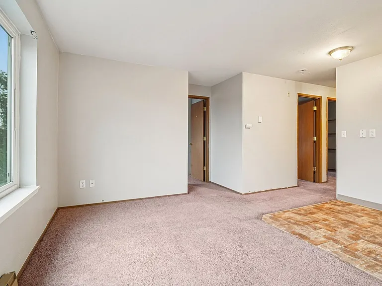 Adams Court Apartments — Photo 63