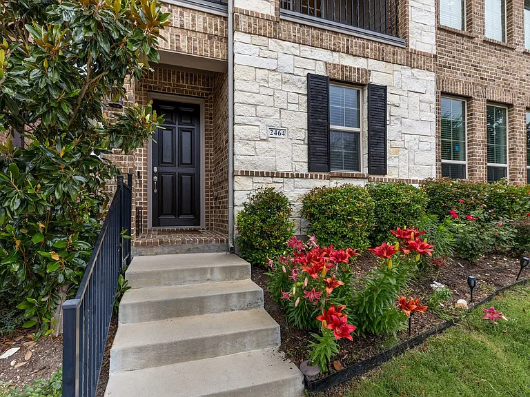 2464 Castle Ridge Dr — Photo 16