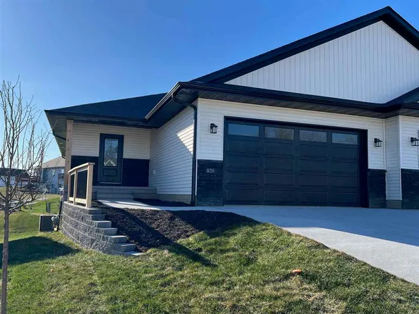 820 Prairie View Dr, West Branch, IA 52358