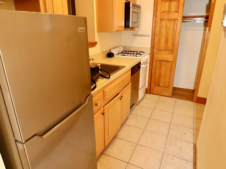 814 10th Ave #1B — Photo 5