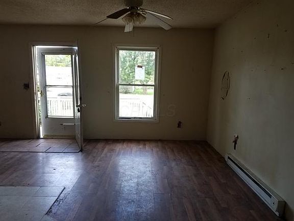 3rd image of 460 Grant St