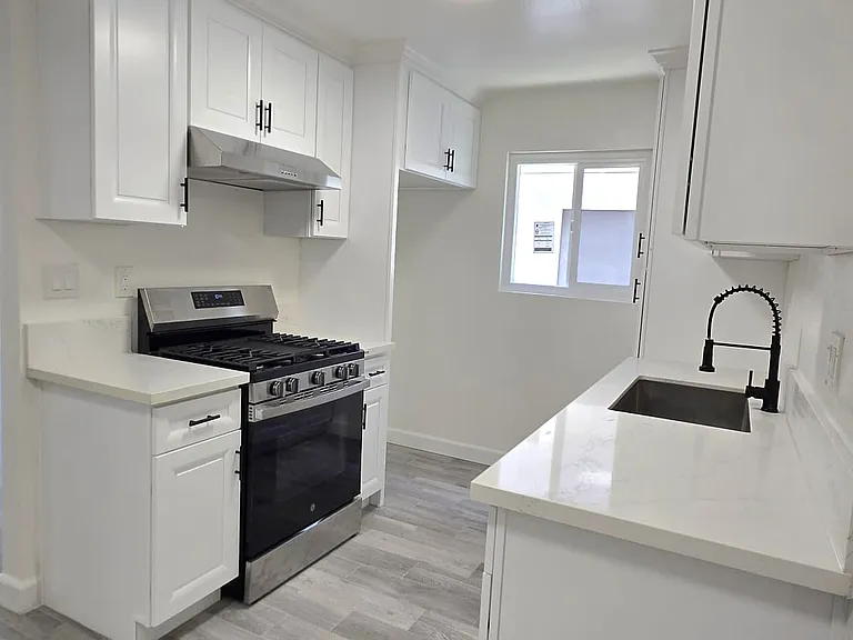 1334 Engracia Ave — Photo 5