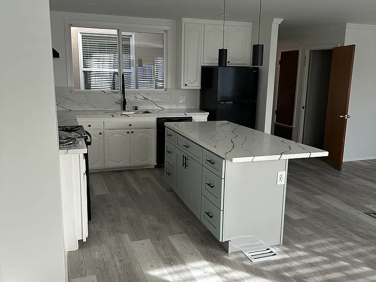 61 Valley St — Photo 3