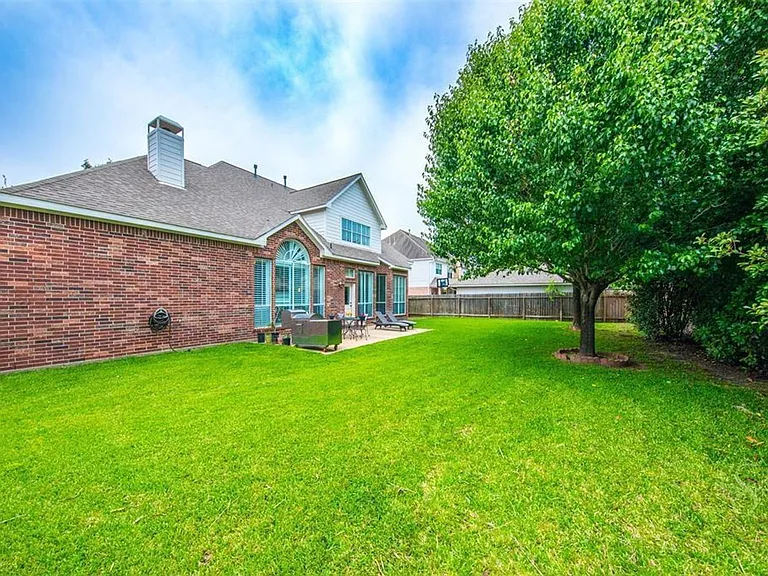 2211 Merrill Hills Cir — Photo 25