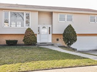 9225 N Maryland St, Niles, IL 60714