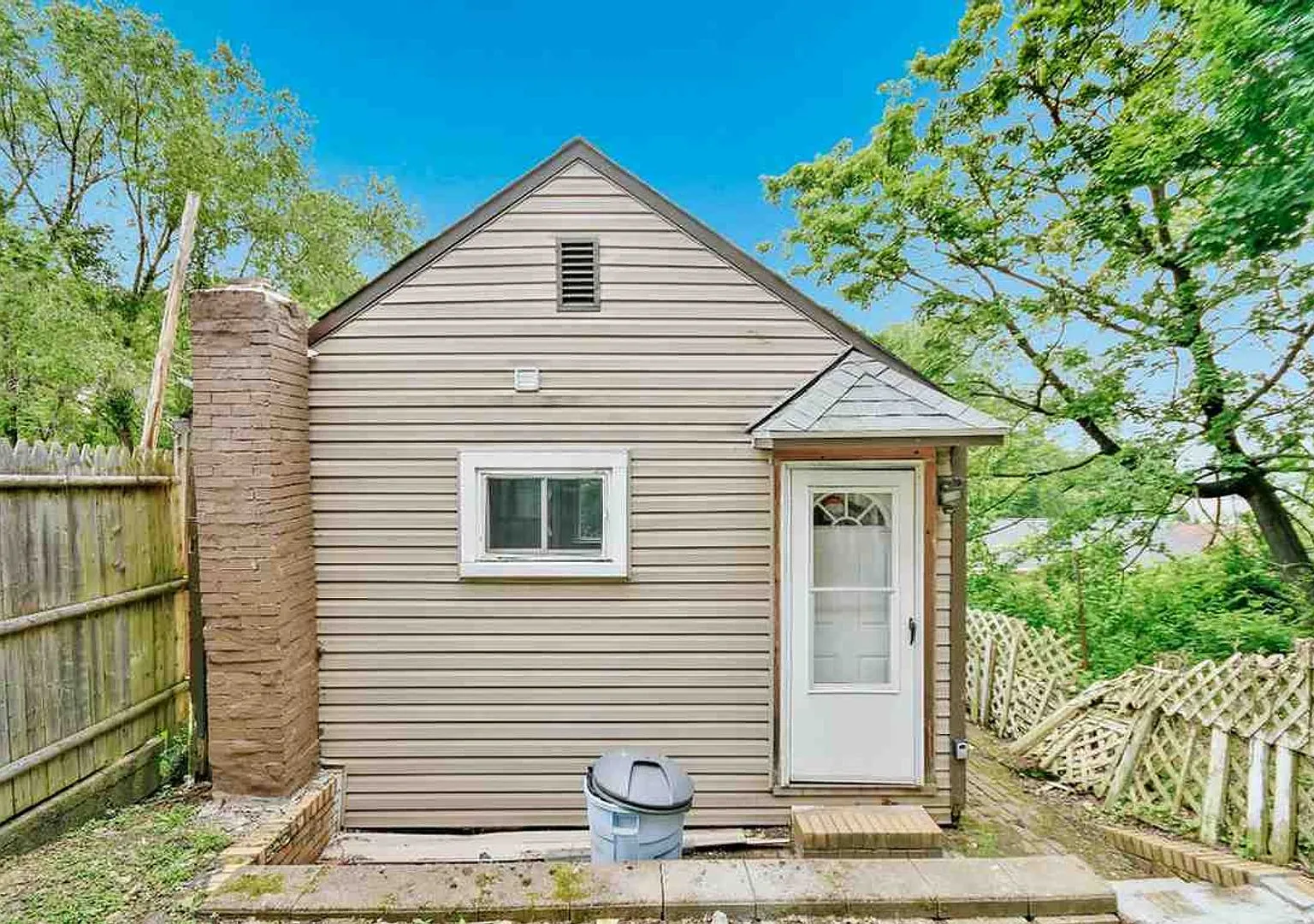 1423 Ridge Ave — Photo 2
