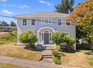 677 17th St, Astoria, OR 97103